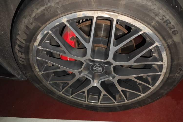 Used Porsche Macan 2014 Macan 2.0T Right Front Wheel Hub