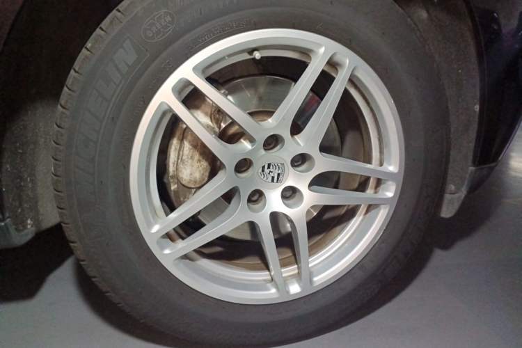 Used Porsche Macan 2014 Macan 2.0T Right Front Wheel Hub