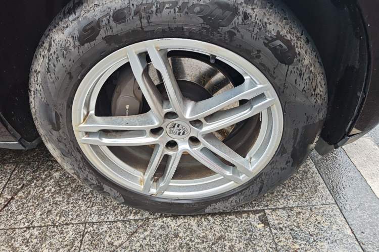 Used Porsche Macan 2014 Macan 2.0T Right Front Wheel Hub