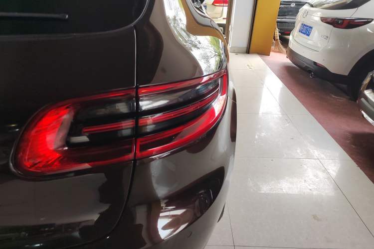 Used Porsche Macan 2014 Macan 2.0T Right Rear Taillight