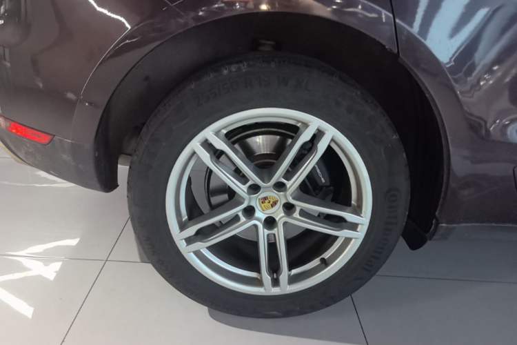 Used Porsche Macan 2014 Macan 2.0T Right Rear Wheel Hub
