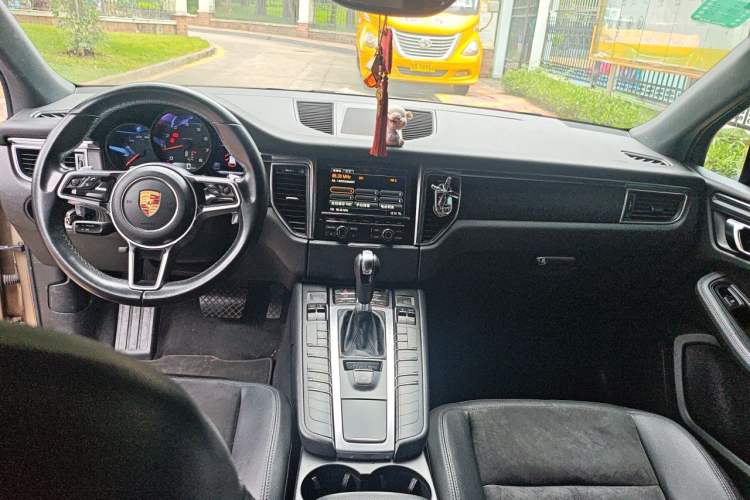 Used Porsche Macan 2014 Macan 2.0T Center Console