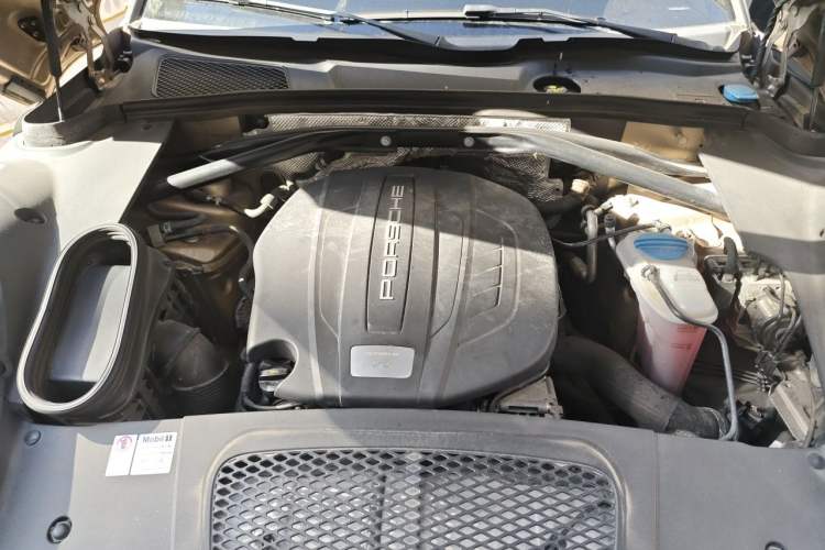 Used Porsche Macan 2014 Macan 2.0T Engine Bay