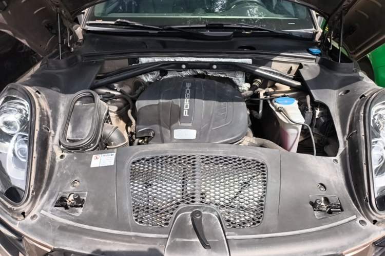Used Porsche Macan 2014 Macan 2.0T Engine Bay