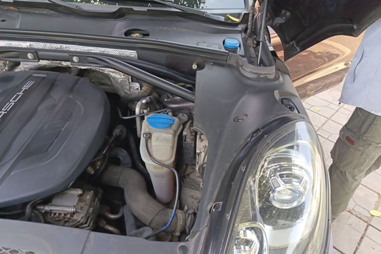 Used Porsche Macan 2014 Macan 2.0T Engine Bay Left