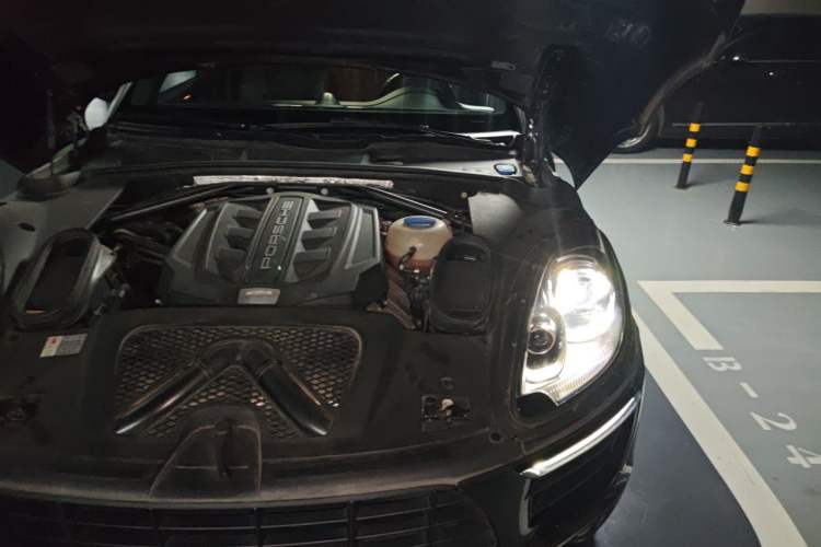 Used Porsche Macan 2014 Macan S 3.0T Engine Bay Left