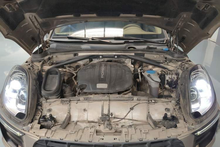 Used Porsche Macan 2014 Macan 2.0T Engine Bay
