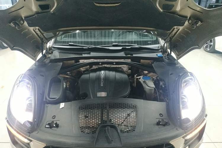 Used Porsche Macan 2014 Macan 2.0T Engine Bay