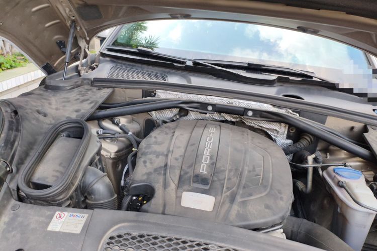 Used Porsche Macan 2014 Macan 2.0T Engine Bay Right