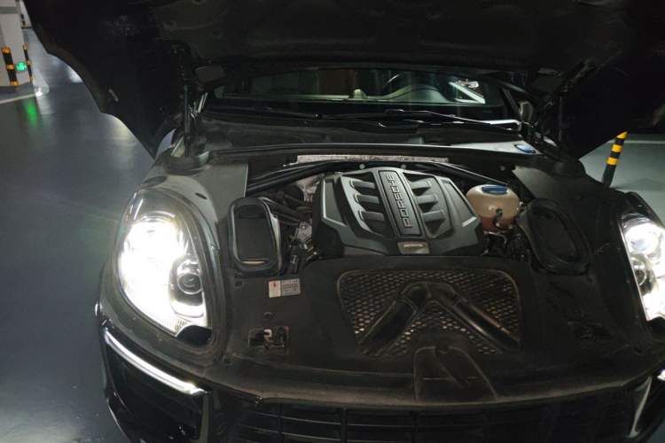 Used Porsche Macan 2014 Macan S 3.0T Engine Bay Right
