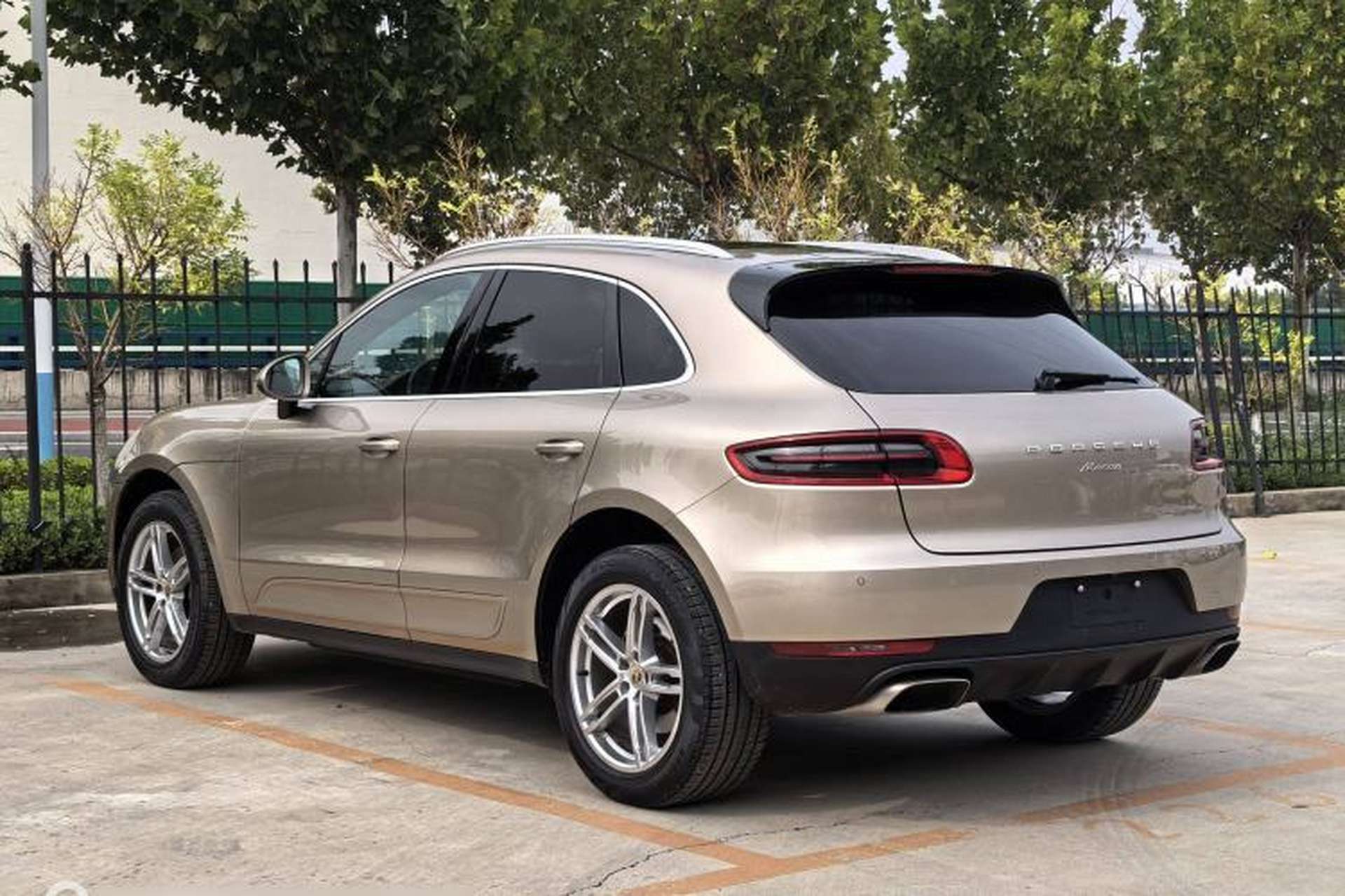Used Porsche Macan 2014 Macan 2.0T Exterior 4