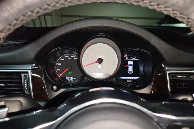 Used Porsche Macan 2014 Macan S 3.0T Instrument Cluster