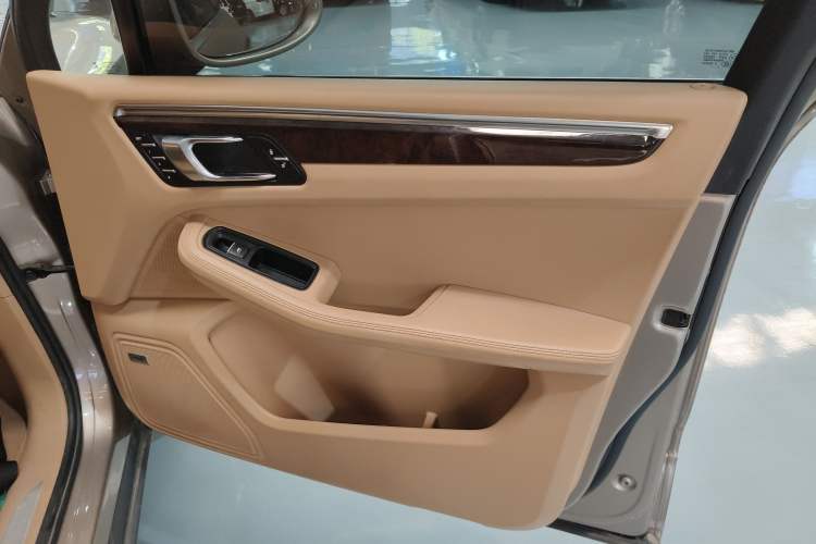 Used Porsche Macan 2014 Macan 2.0T Interior 5