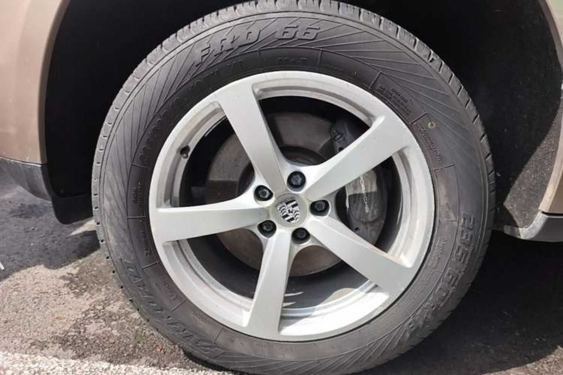 Used Porsche Macan 2014 Macan 2.0T Left Front Wheel Hub