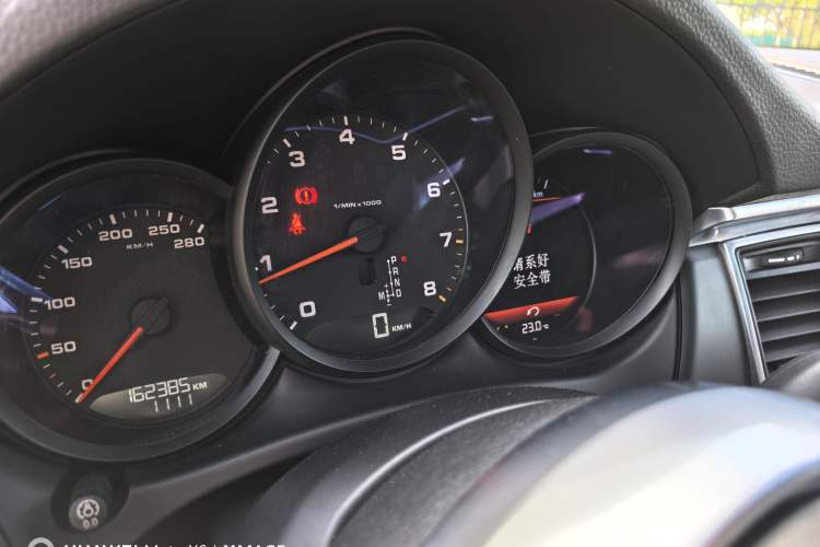 Used Porsche Macan 2014 Macan 2.0T Odometer Close Up
