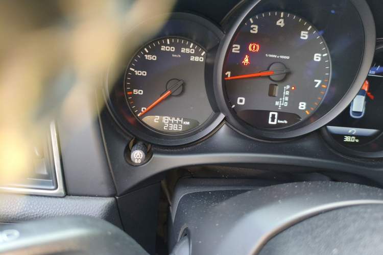 Used Porsche Macan 2014 Macan 2.0T Odometer Close Up