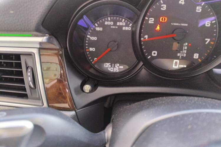 Used Porsche Macan 2014 Macan 2.0T Odometer Close Up