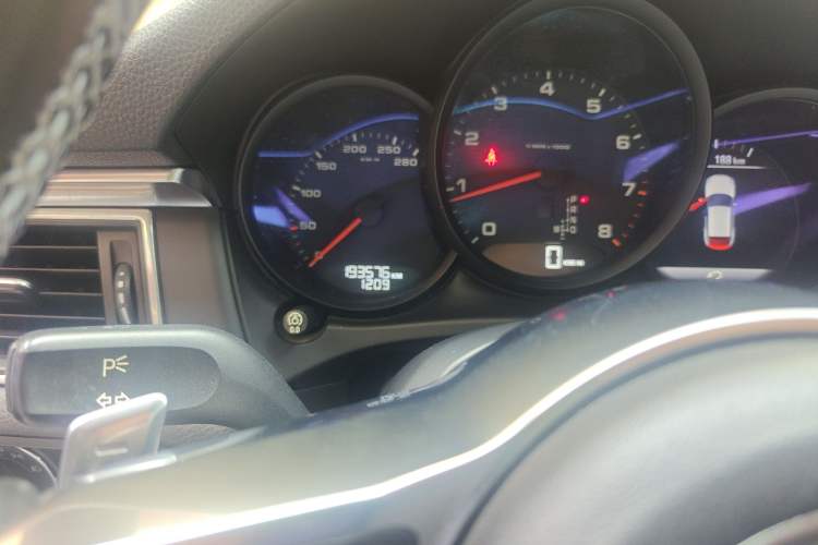 Used Porsche Macan 2014 Macan 2.0T Odometer Close Up
