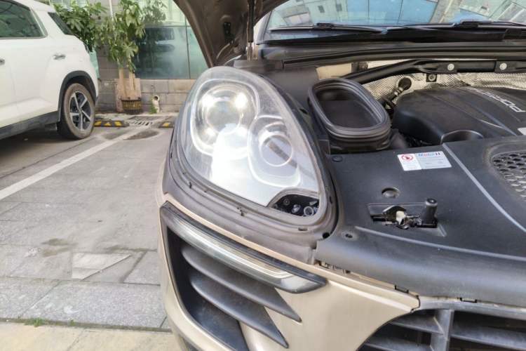 Used Porsche Macan 2014 Macan 2.0T Right Front Headlight