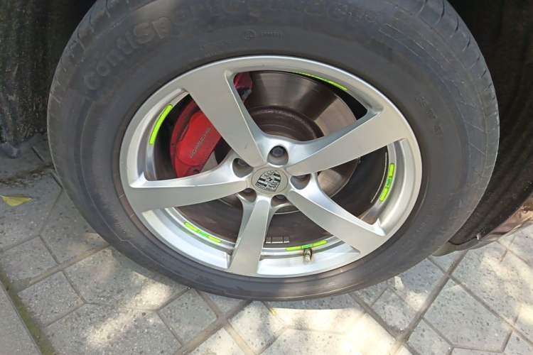 Used Porsche Macan 2014 Macan 2.0T Right Front Wheel Hub