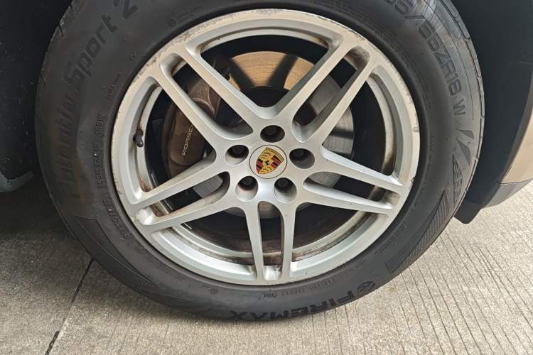 Used Porsche Macan 2014 Macan 2.0T Right Front Wheel Hub