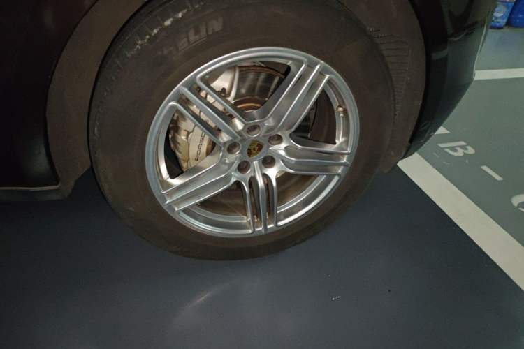 Used Porsche Macan 2014 Macan S 3.0T Right Front Wheel Hub