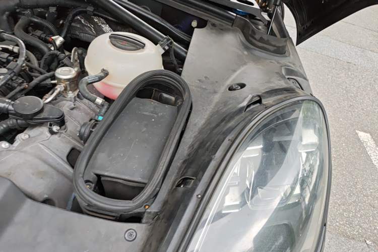 Used Porsche Macan 2014 Macan Turbo 3.6T Engine Bay Left