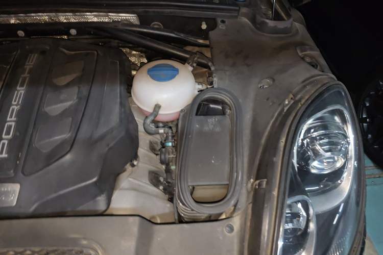Used Porsche Macan 2014 Macan S 3.0T Engine Bay Left