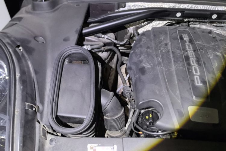 Used Porsche Macan 2014 Macan 2.0T Engine Bay Right