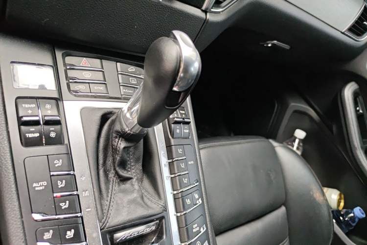 Used Porsche Macan 2014 Macan Turbo 3.6T Gear Lever