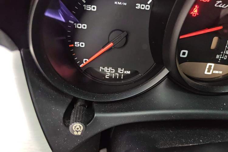 Used Porsche Macan 2014 Macan Turbo 3.6T Odometer Close Up
