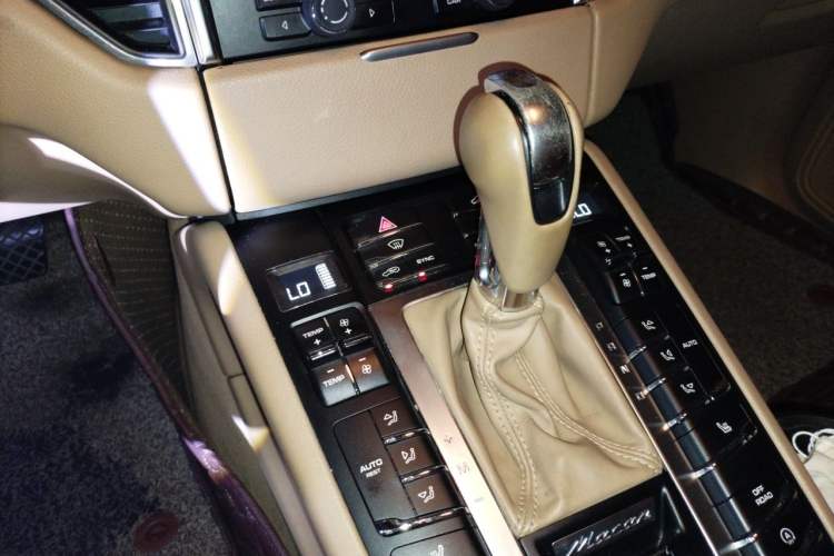 Used Porsche Macan 2014 Macan S 3.0T Audio And AC Panel