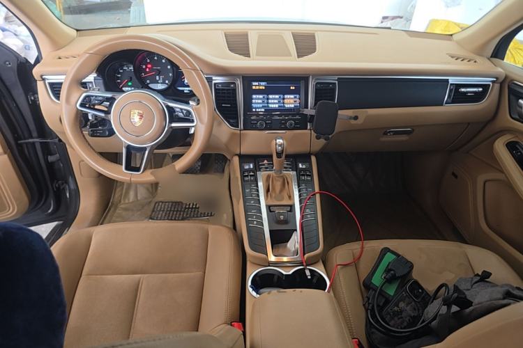 Used Porsche Macan 2014 Macan 2.0T Center Console