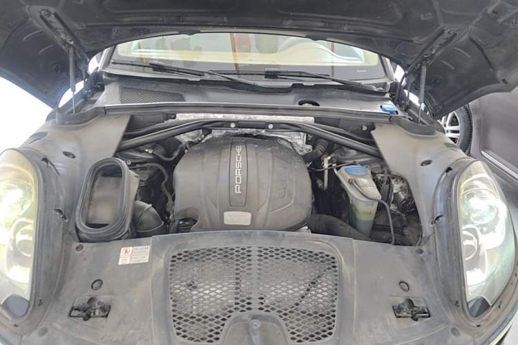 Used Porsche Macan 2014 Macan 2.0T Engine Bay