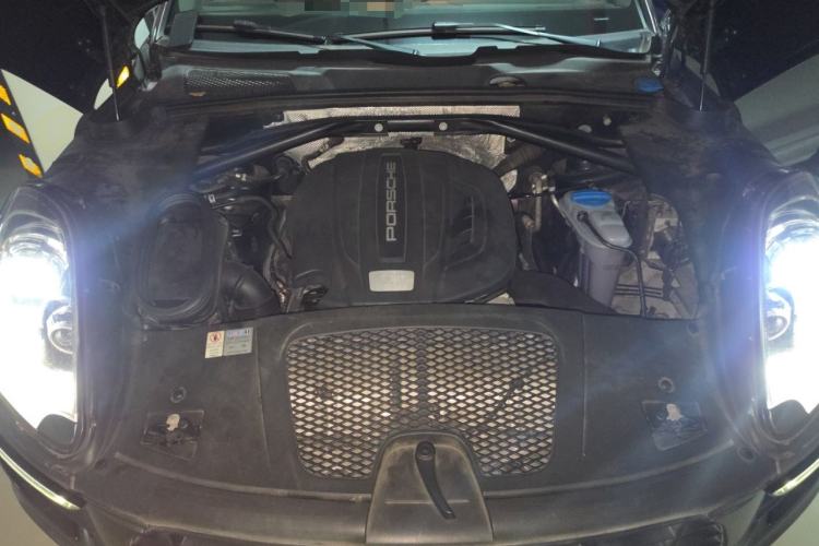 Used Porsche Macan 2014 Macan 2.0T Engine Bay