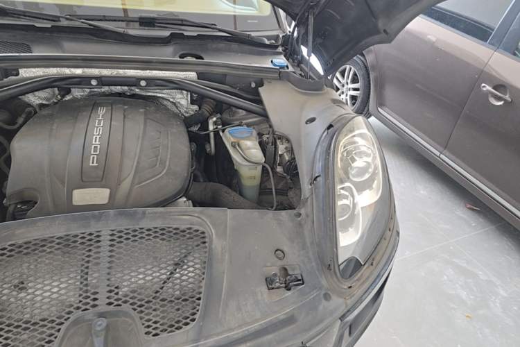 Used Porsche Macan 2014 Macan 2.0T Engine Bay Left