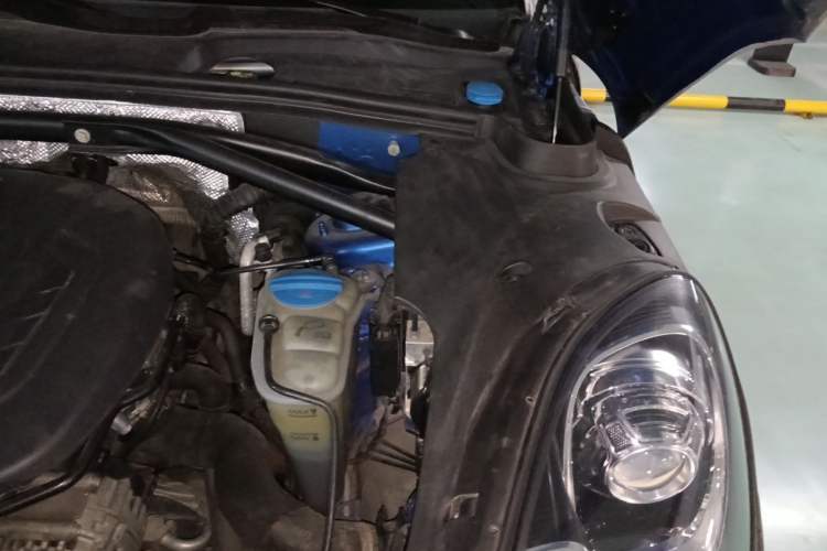 Used Porsche Macan 2014 Macan 2.0T Engine Bay Left