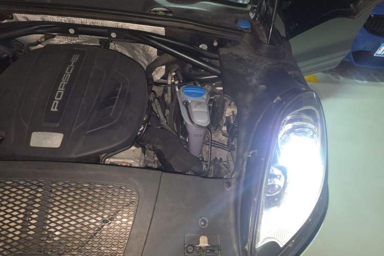 Used Porsche Macan 2014 Macan 2.0T Engine Bay Left