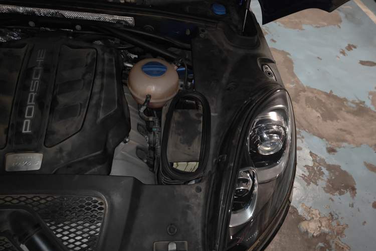 Used Porsche Macan 2014 Macan S 3.0T Engine Bay Left