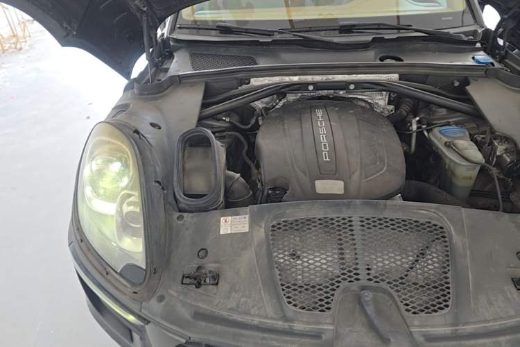 Used Porsche Macan 2014 Macan 2.0T Engine Bay Right