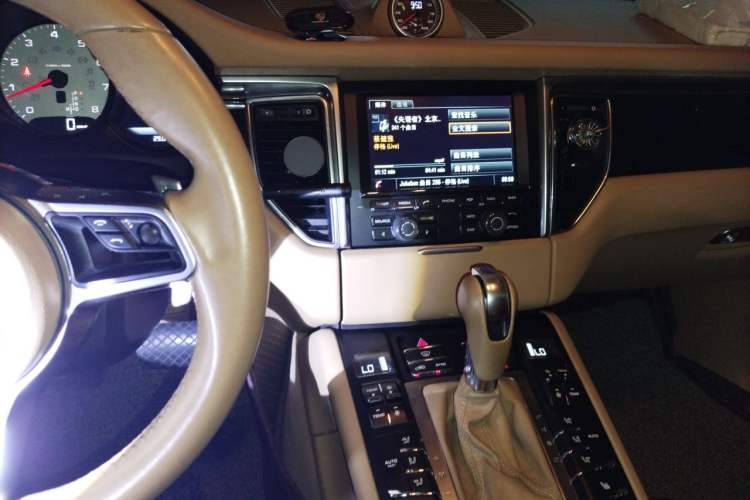 Used Porsche Macan 2014 Macan S 3.0T Odometer Close Up