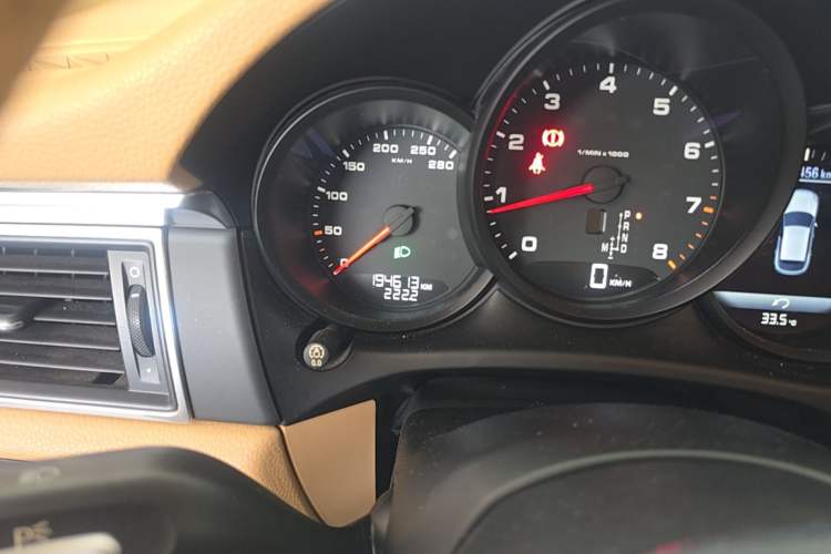 Used Porsche Macan 2014 Macan 2.0T Odometer Close Up