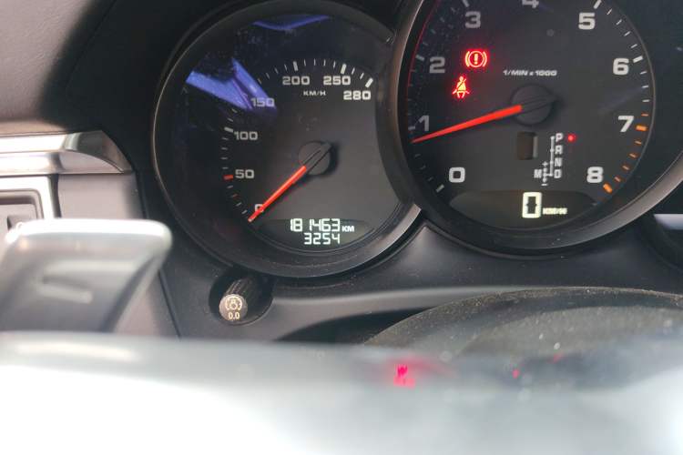 Used Porsche Macan 2014 Macan 2.0T Odometer Close Up