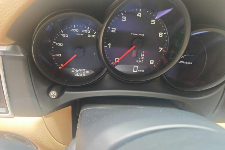 Used Porsche Macan 2014 Macan 2.0T Odometer Close Up