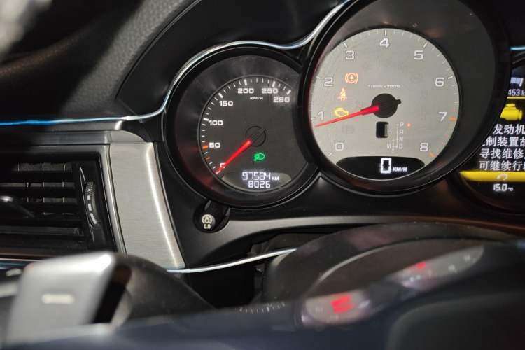 Used Porsche Macan 2014 Macan S 3.0T Odometer Close Up