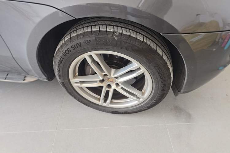 Used Porsche Macan 2014 Macan 2.0T Right Front Wheel Hub