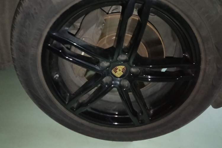 Used Porsche Macan 2014 Macan 2.0T Right Front Wheel Hub