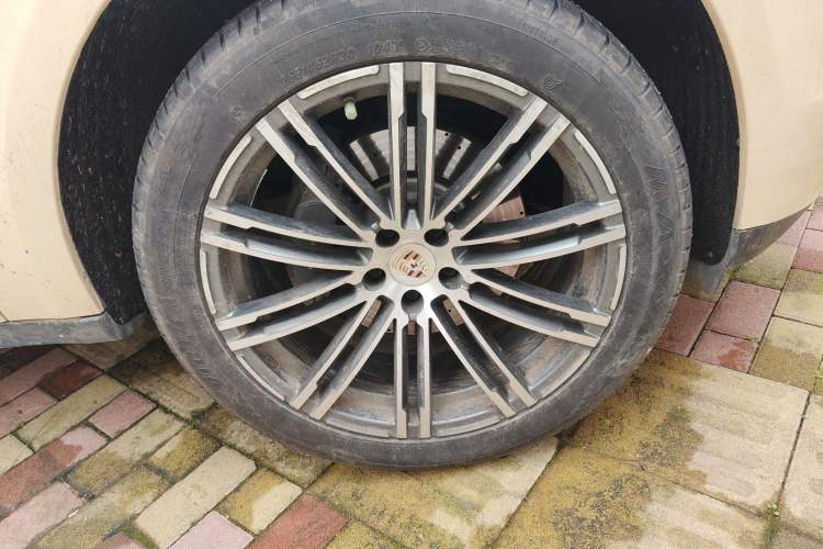 Used Porsche Macan 2014 Macan 2.0T Right Front Wheel Hub