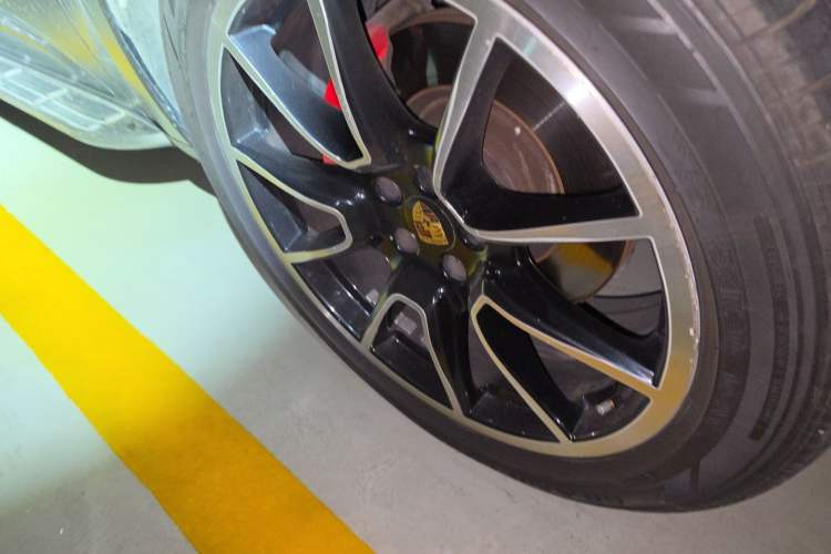 Used Porsche Macan 2014 Macan 2.0T Right Front Wheel Hub