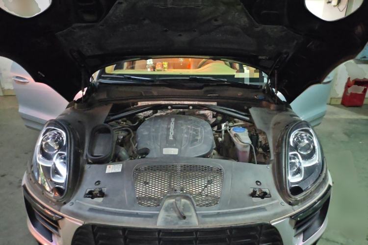 Used Porsche Macan 2014 Macan 2.0T Engine Bay
